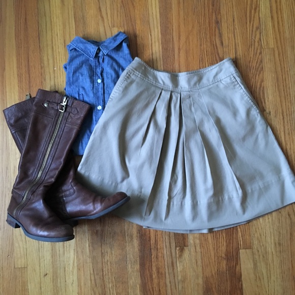 LOFT pleated khaki skirt. Size 0. - Picture 1 of 3